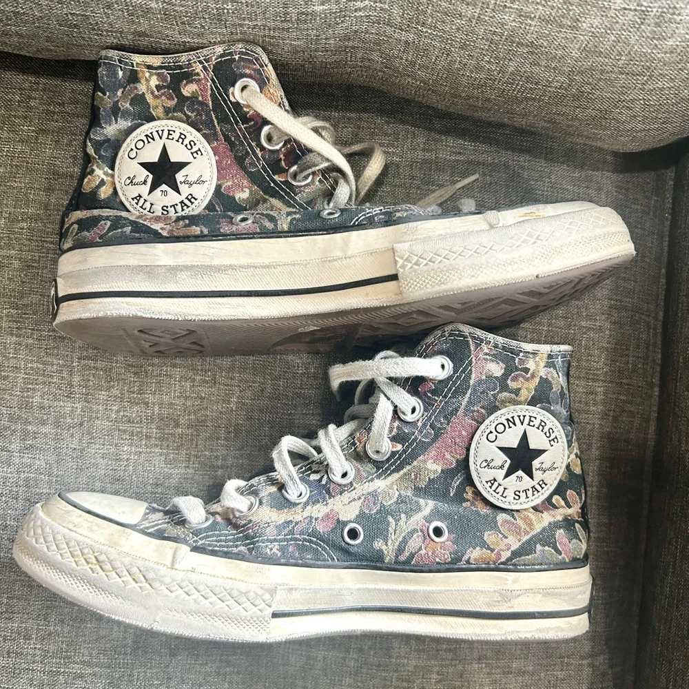 Chuck Taylor Black High Fall Floral High Top Sneakers Size 4.5